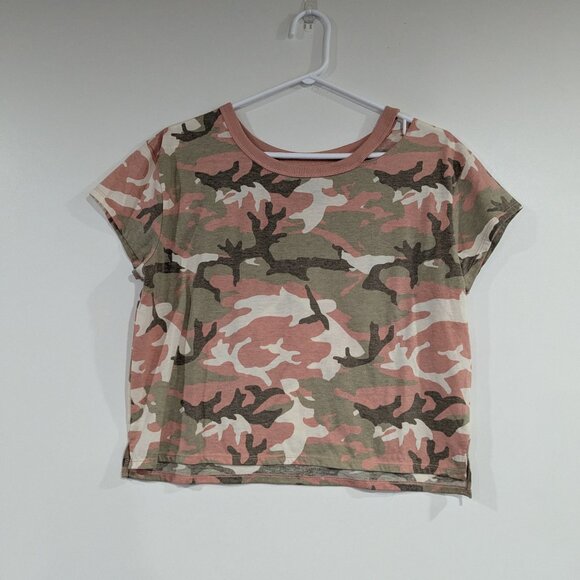 Rebel Rogue Camo Print Crop Tee with Asymmetrical Collar Pink Beige Size Large - Picture 1 of 4